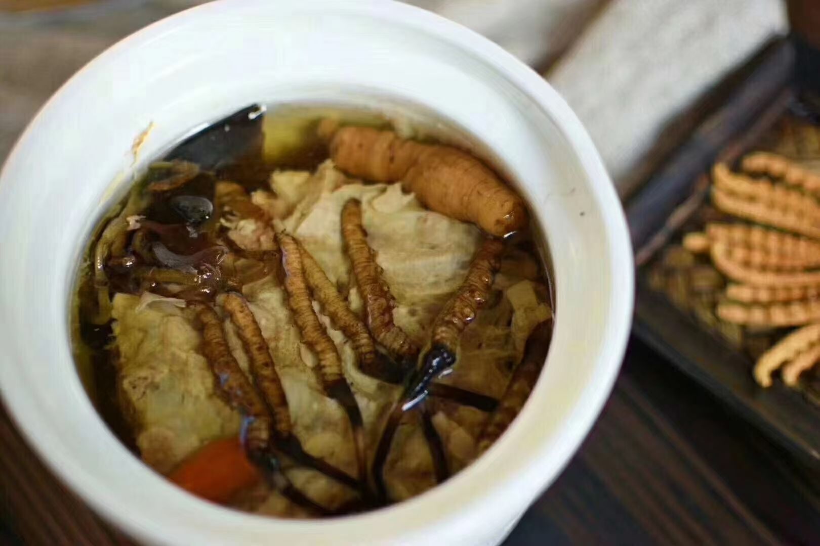 冬蟲夏草怎么食用？
