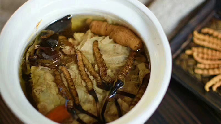 鮮香滋補！鮮冬蟲夏草燉雞湯的美味做法